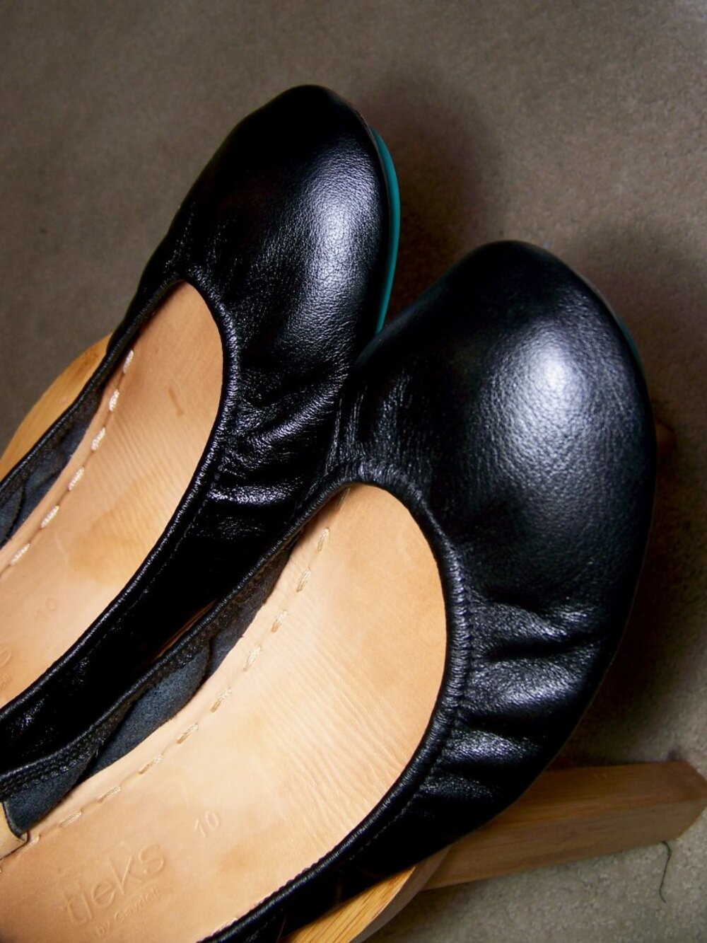 Woman's Tieks Flats Black leather size 10 NICE! LOOK!